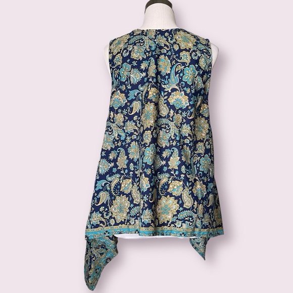 Cyn by Cynthia Mehra Asymmetrical Floral Sleeveless Blouse - Picture 4 of 4